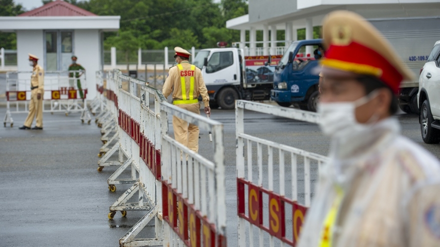 Checkpoints rolled out across Da Nang to halt spread of COVID-19